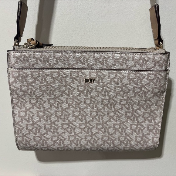 NWOT❤️DKNY Bryant Park Monogram Crossbody - Picture 5 of 8